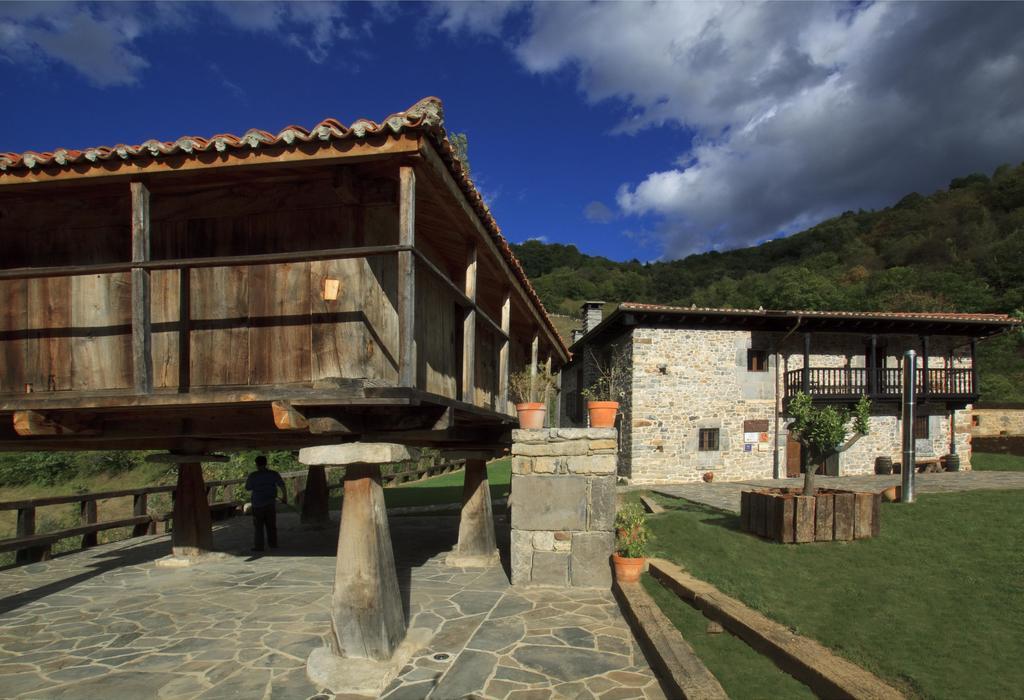 Отель Casona De El Castaniu Серрапио Экстерьер фото